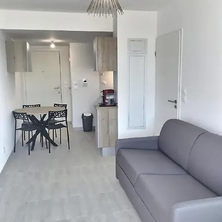A 600m De La - Coquet Avec Terrasse Sérignan